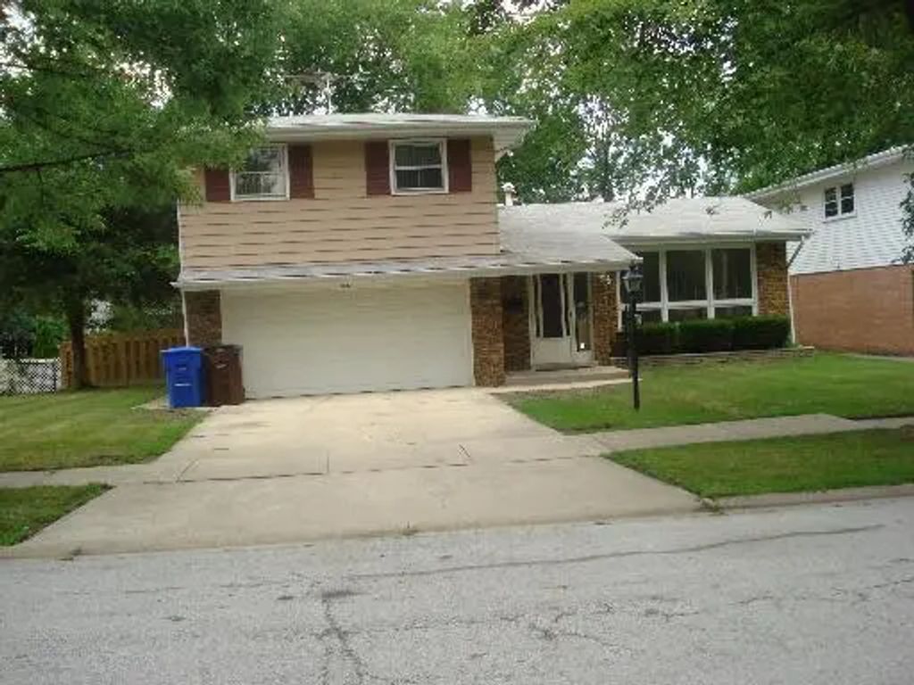 1142 E 159th Place, South Holland