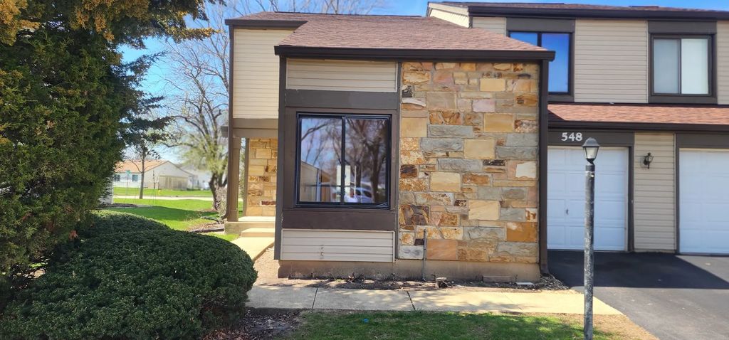 548 Alton Court, Carol Stream