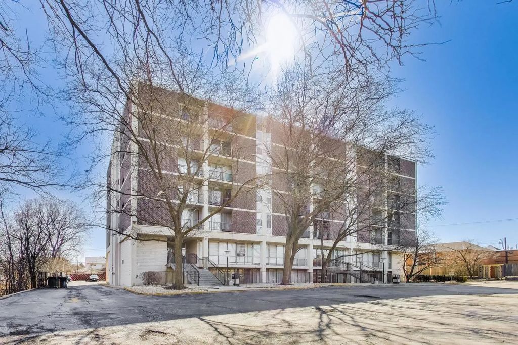 1043 S York Road 501, Bensenville
