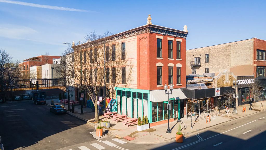 1360 N Milwaukee Avenue, Chicago