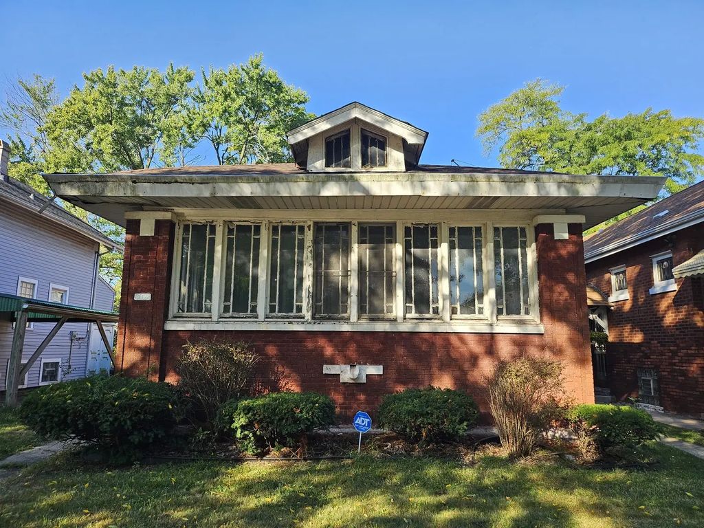 8028 S Bennett Avenue, Chicago, 60617
