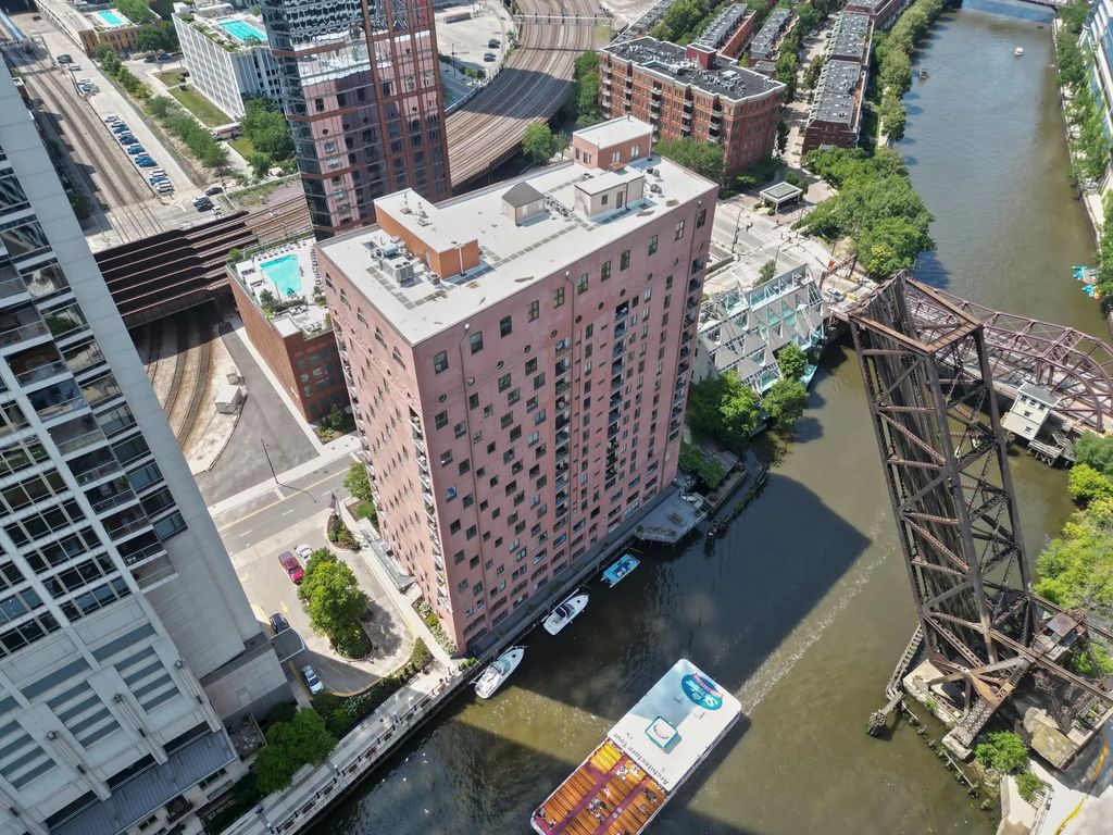 355 N Canal Street C101, Chicago