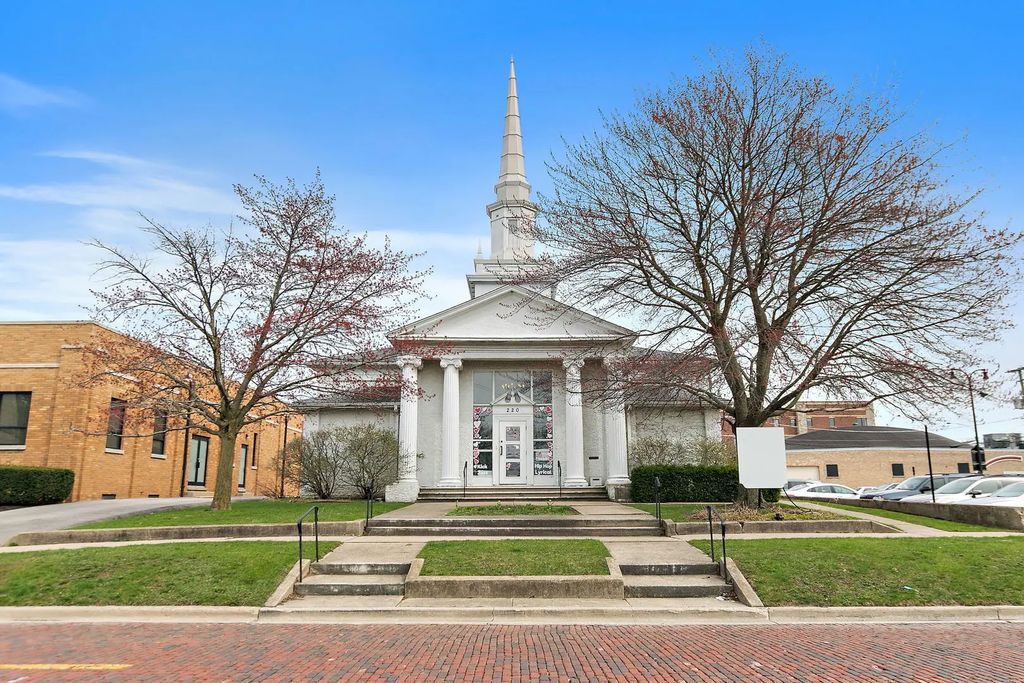220 N 3rd Street, DeKalb