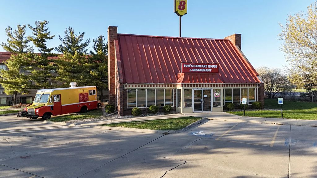 1700 Fredrick Lane, Normal