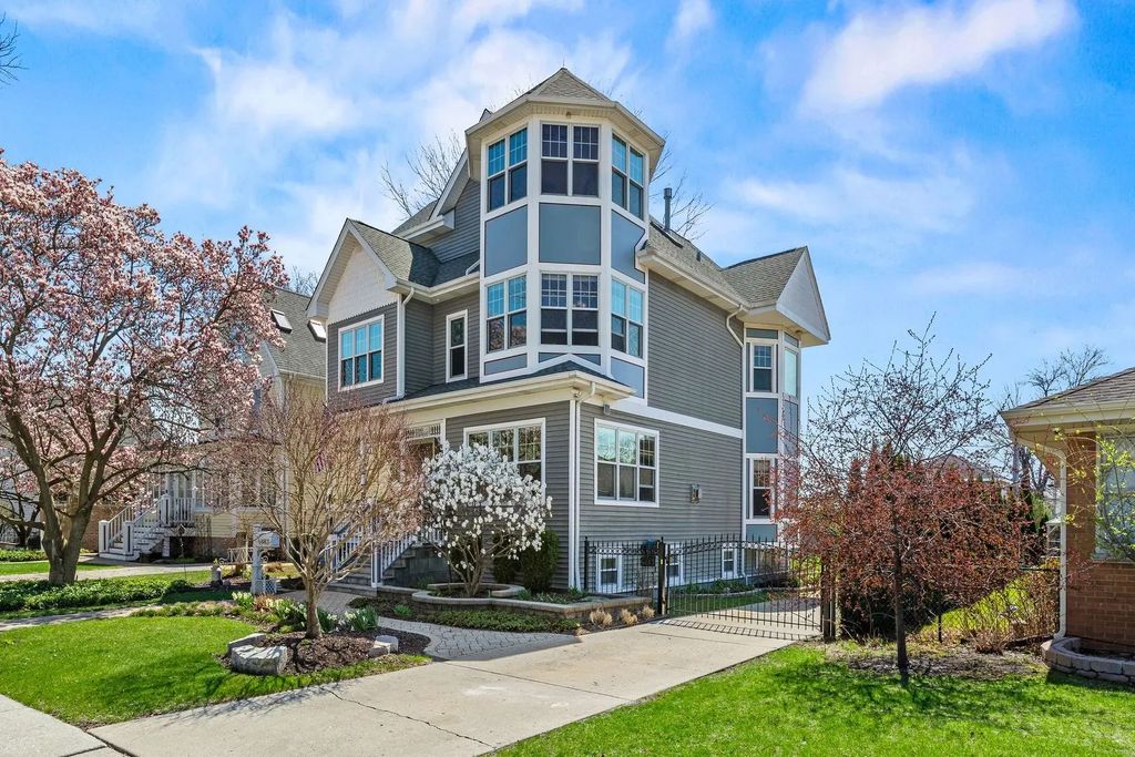 6883 W Hobart Avenue, Chicago, 60631