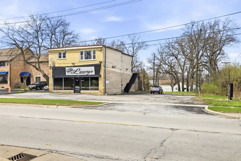 8216 S Archer Avenue, Willow Springs