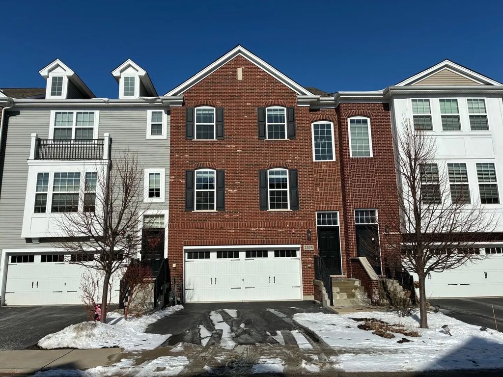 2534 Huntleigh Lane, Woodridge