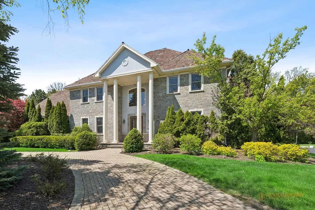 4806 Preserve Parkway, Long Grove