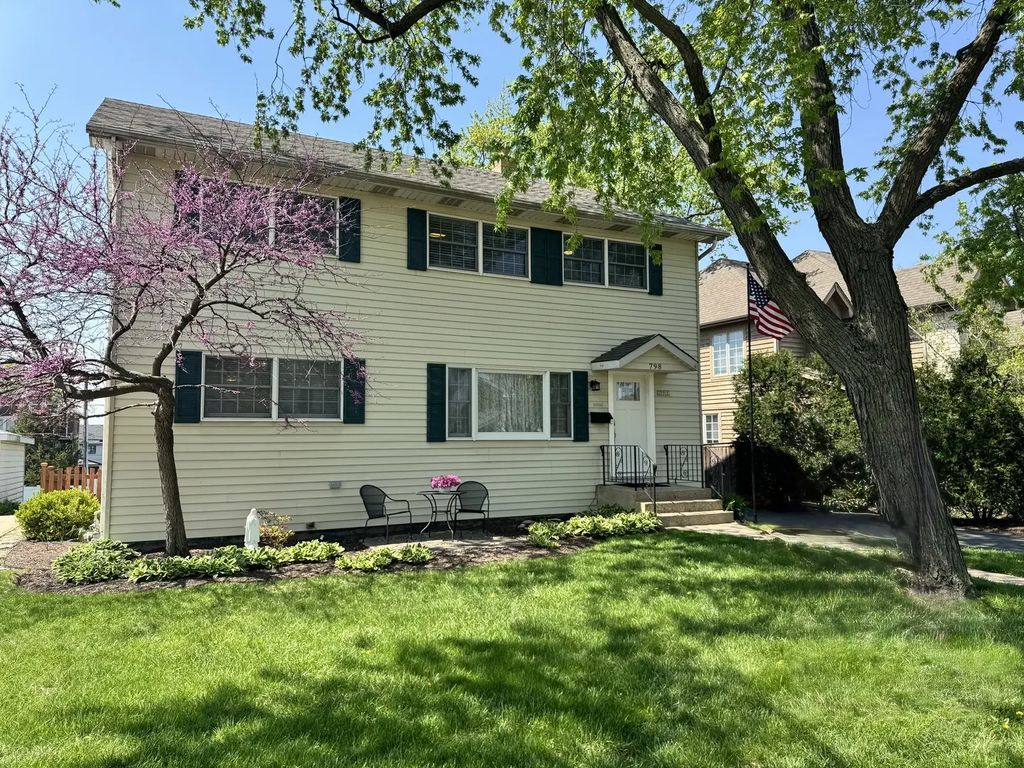 798 S Linden Avenue, Elmhurst