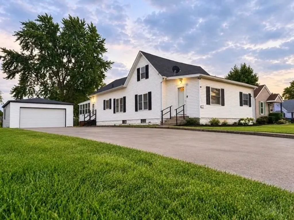 1424 N 14th Street, DeKalb