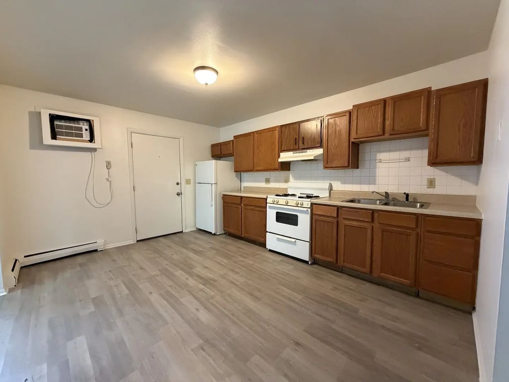 915 Market Street, Normal