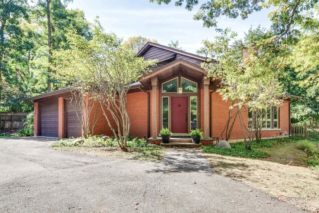 1175 Edgewood Road, Lake Forest, 60045