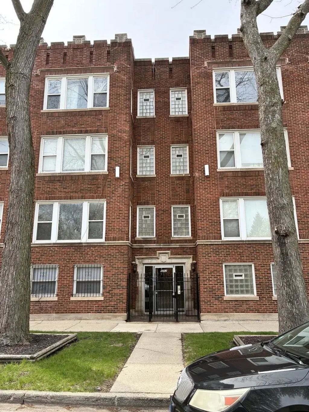 6852 S Dante Avenue 3e, Chicago, 60637