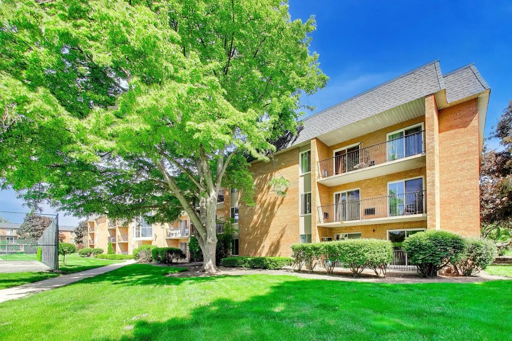 1056 N Mill Street 107, Naperville