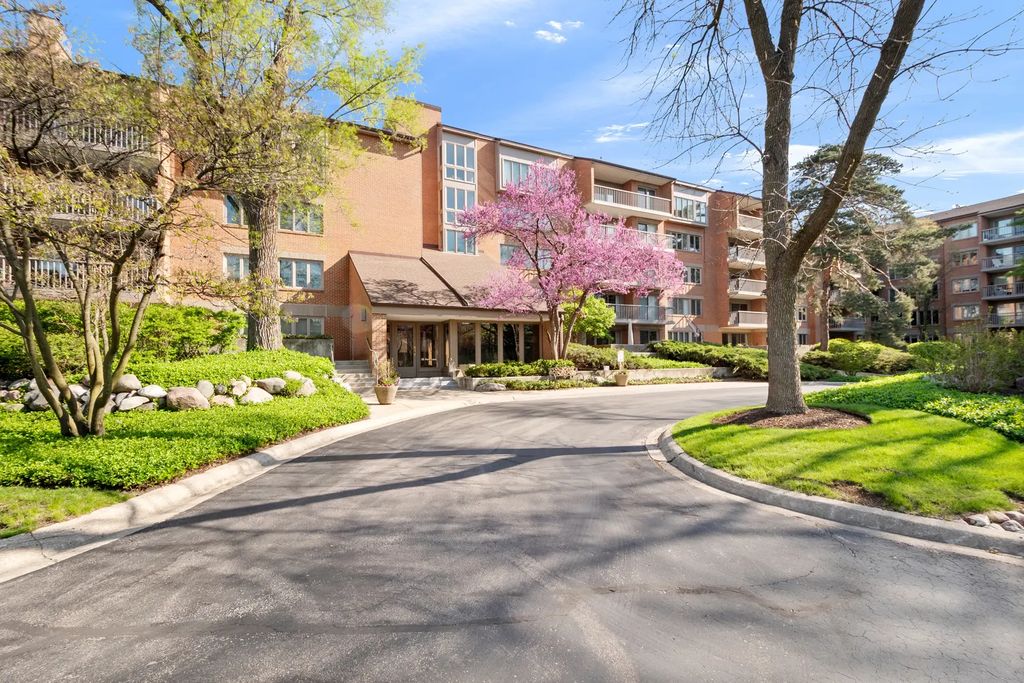 22 Park Lane 204, Park Ridge