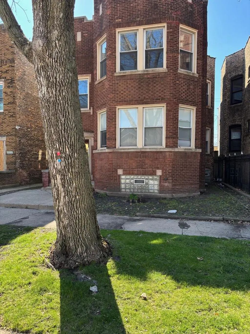 7644 S Cornell Avenue, Chicago