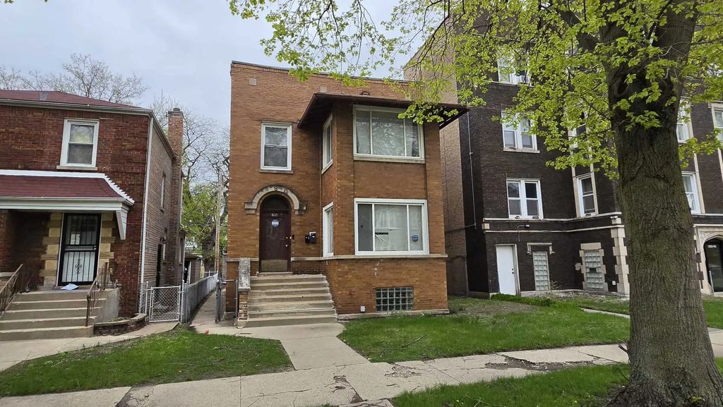 8215 S Eberhart Avenue, Chicago