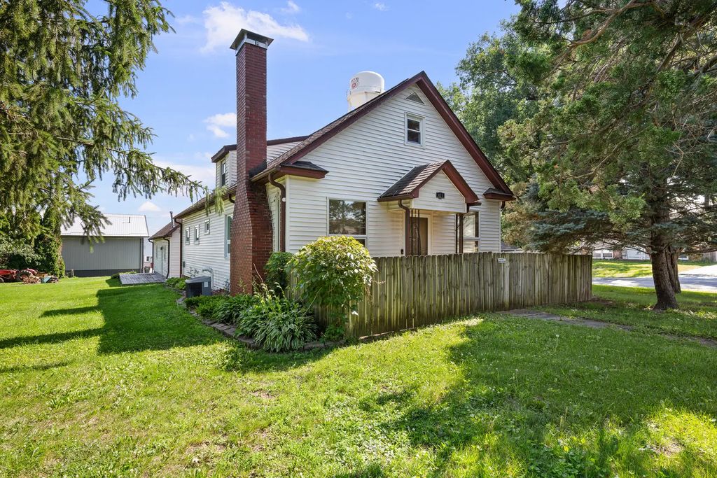 411 3rd Street, Matherville