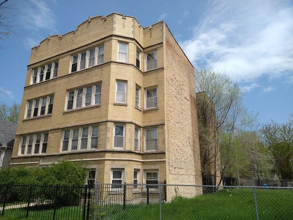7931 S Manistee Avenue, Chicago, 60617