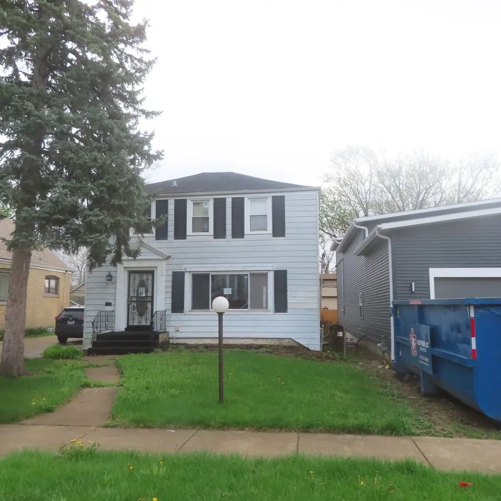 1929 S 7th Avenue, Maywood
