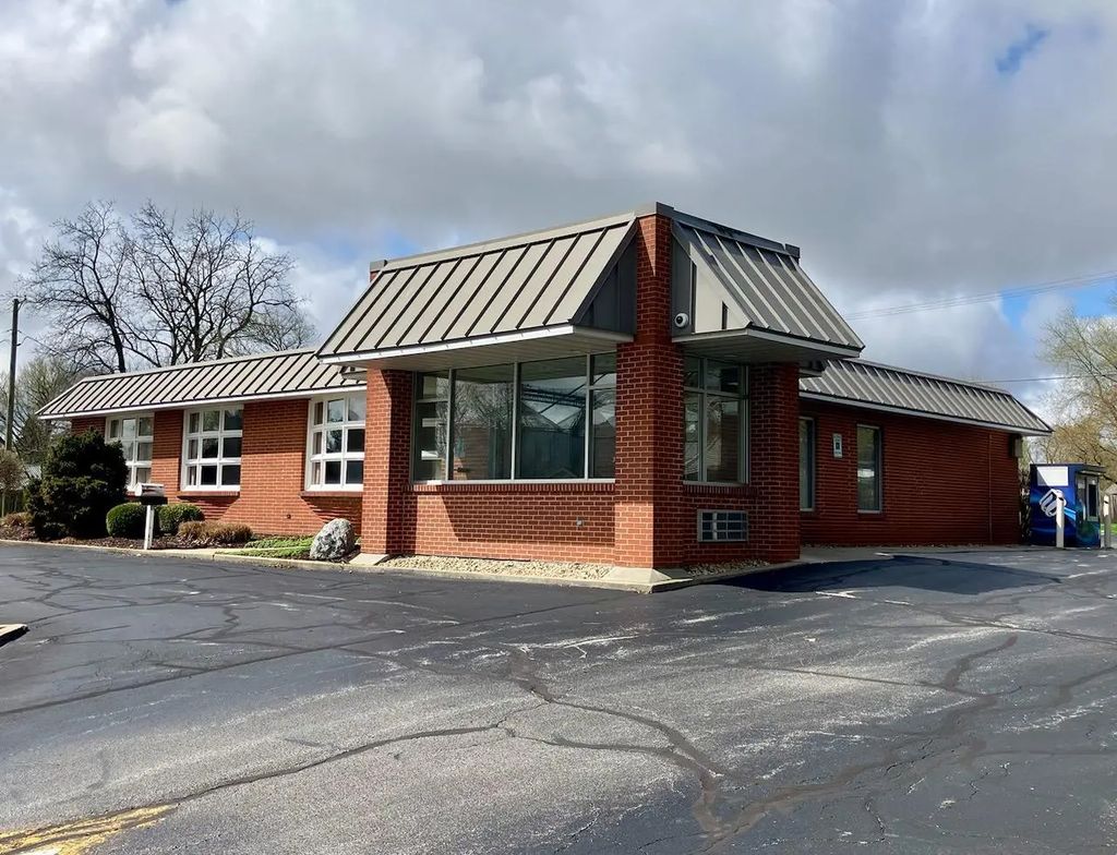 109 N State Street, Poplar Grove