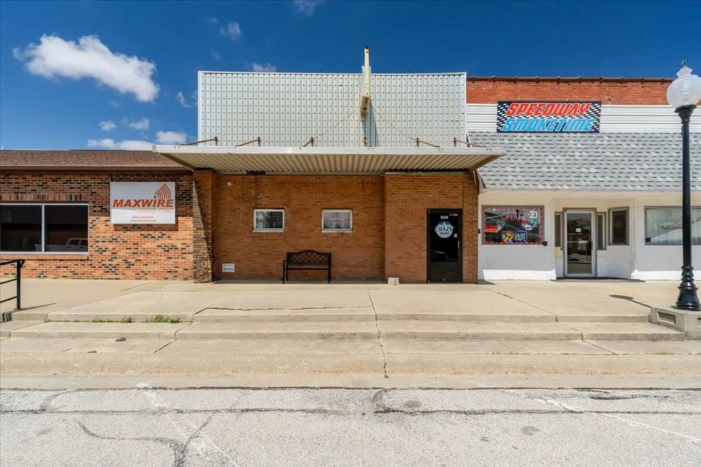 206 W Locust Street, Fairbury