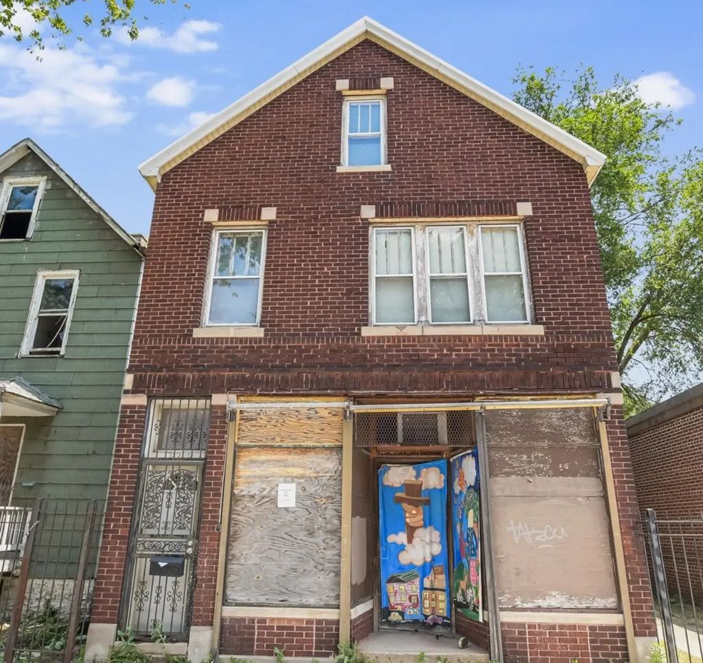 8209 S South Shore Drive, Chicago