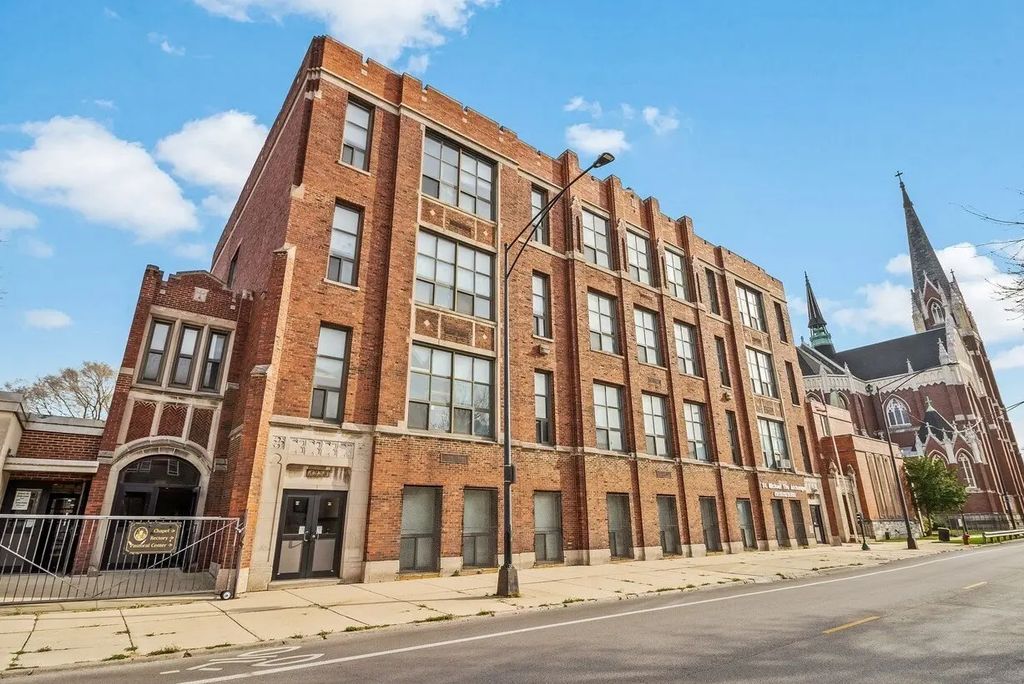 8231 S South Shore Drive, Chicago, 60617