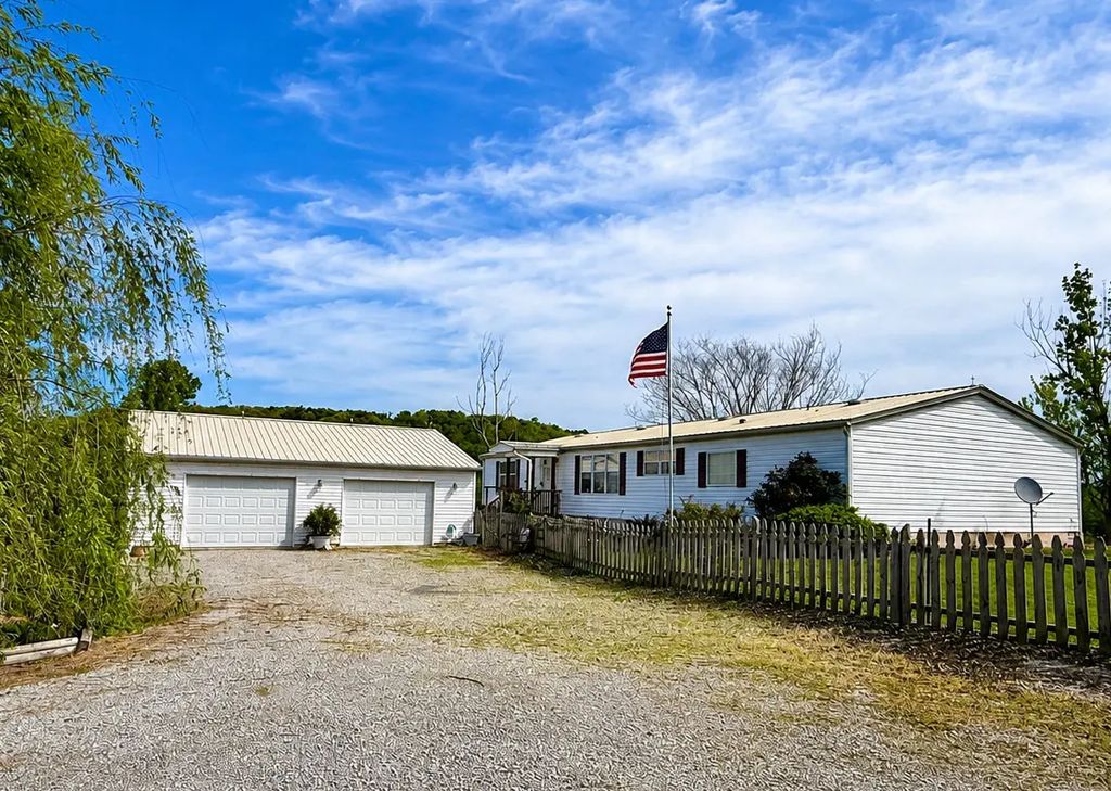 2025 Central Hill Road, Grantsburg