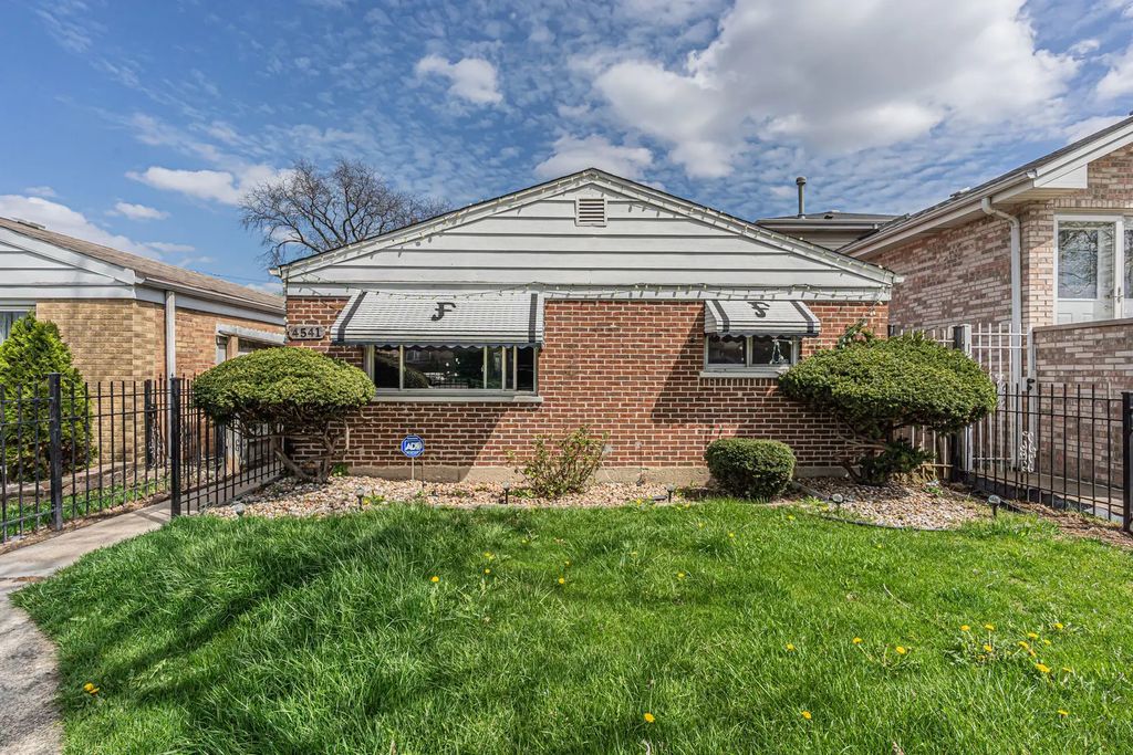 4541 S Laporte Avenue, Chicago