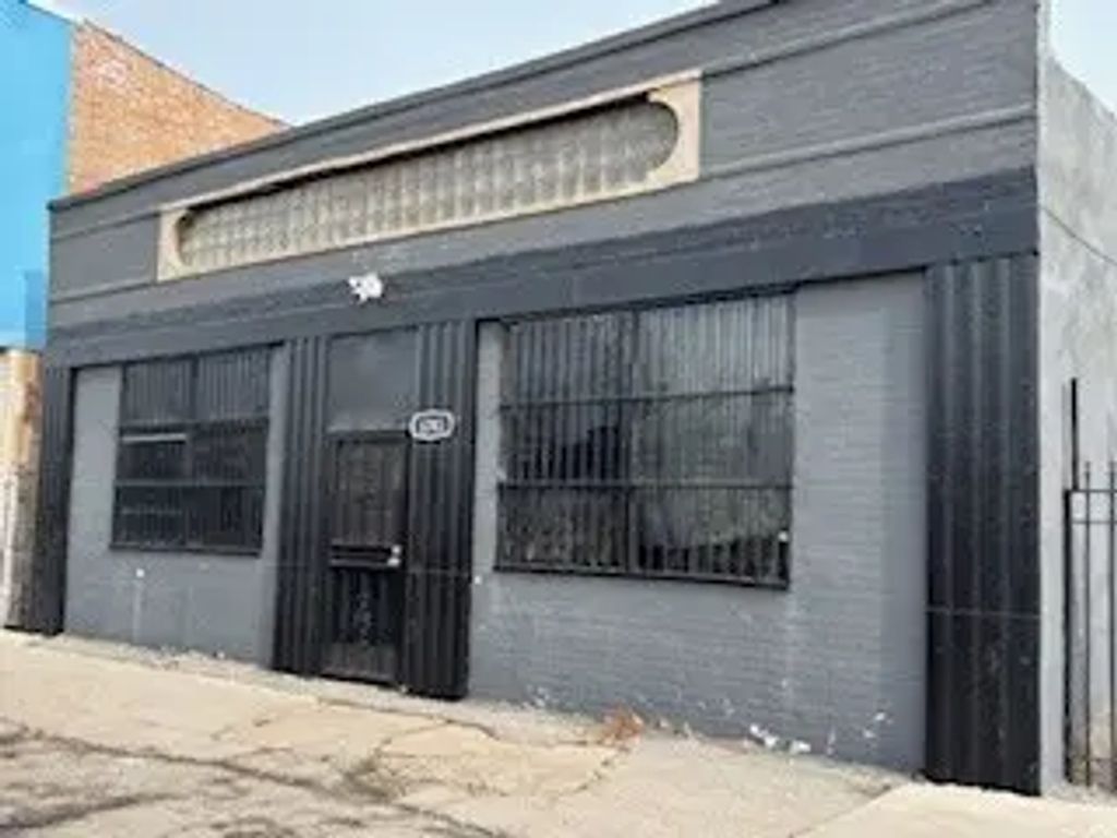 6743 S Western Avenue, Chicago