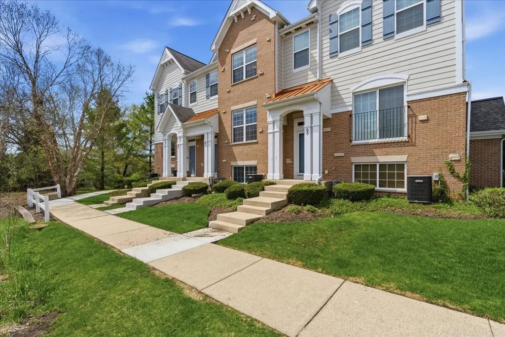 65 Arcadia Lane, Lake Zurich