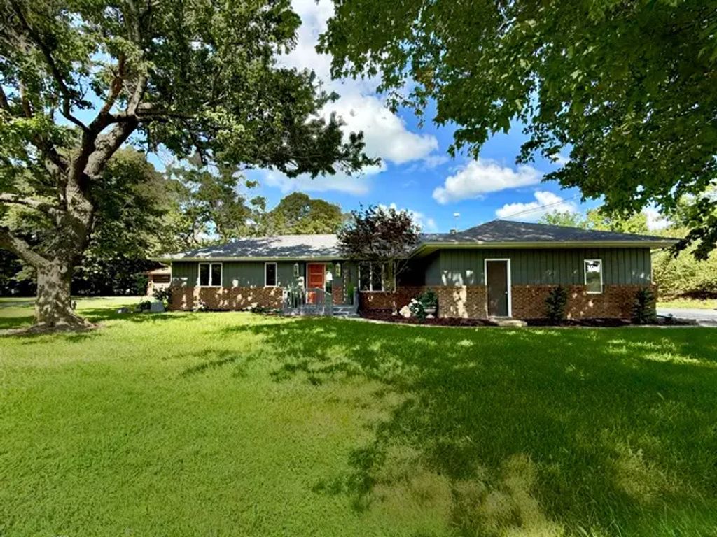 1108 Pearl Drive, Mahomet