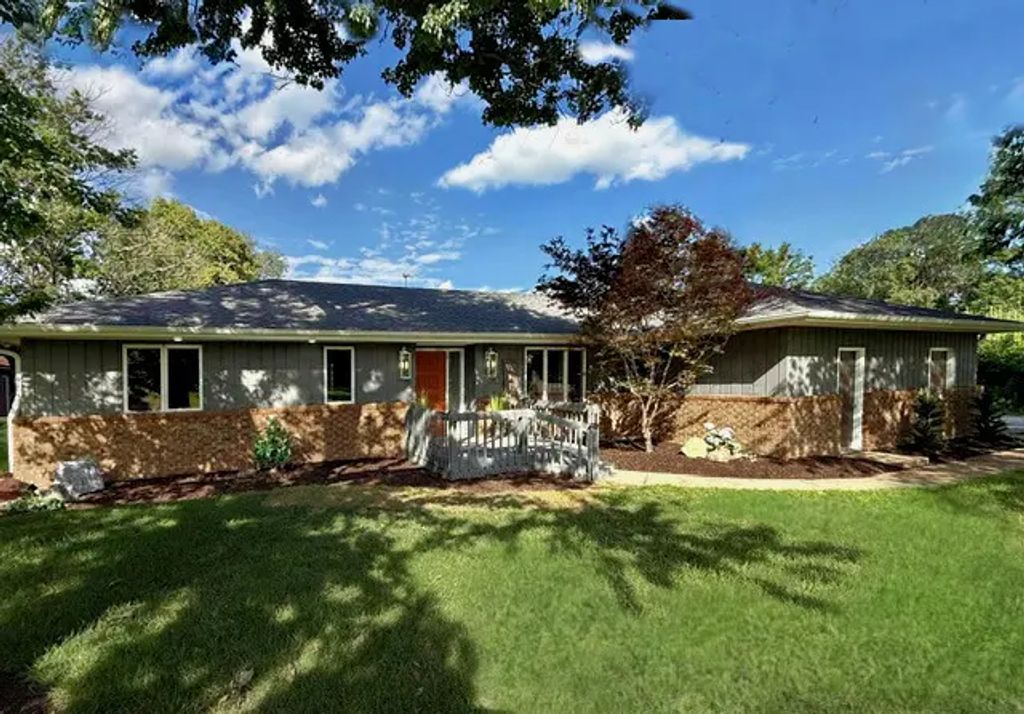 1108 Pearl Drive, Mahomet