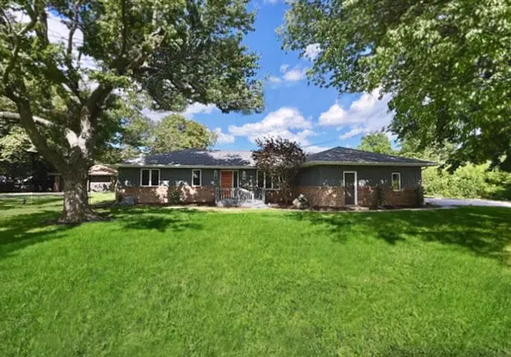 1108 Pearl Drive, Mahomet