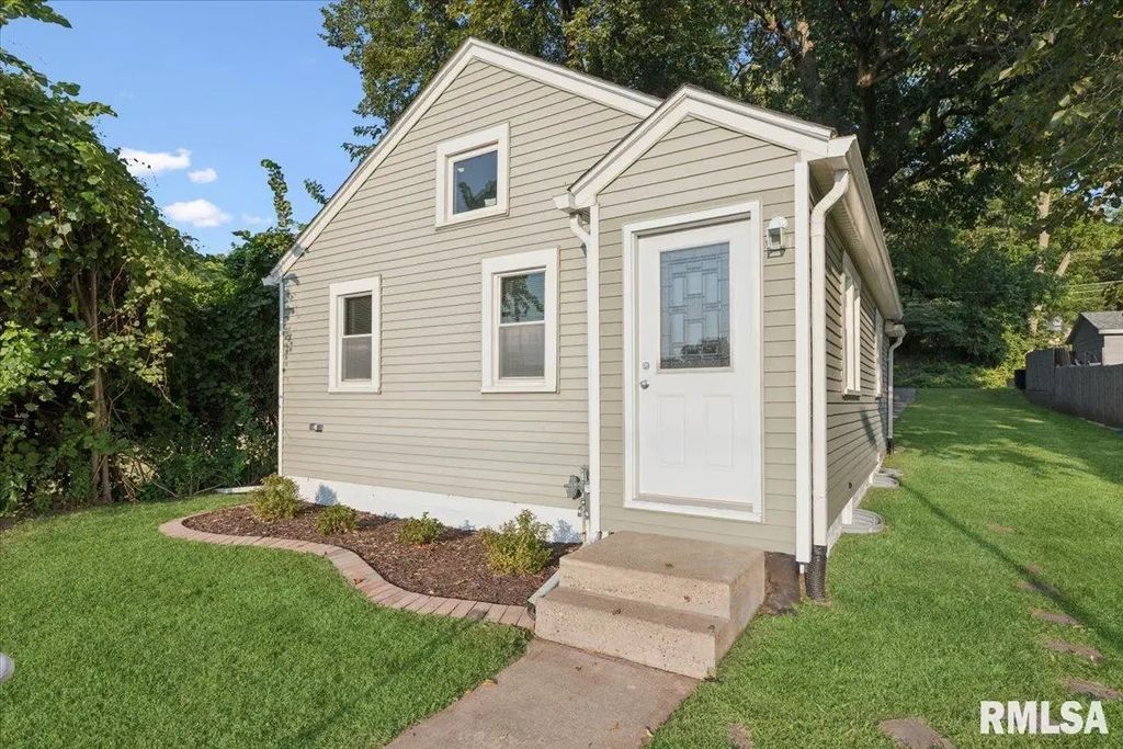 4105 11th Street, Rock Island