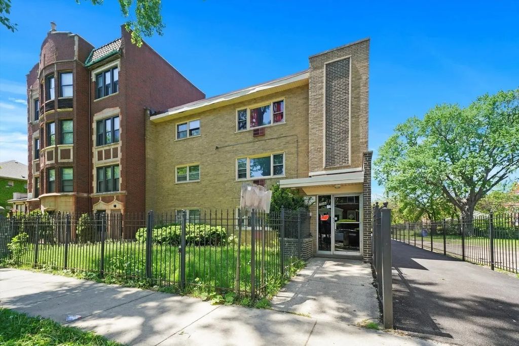 7544 S Saginaw Avenue, Chicago, 60649