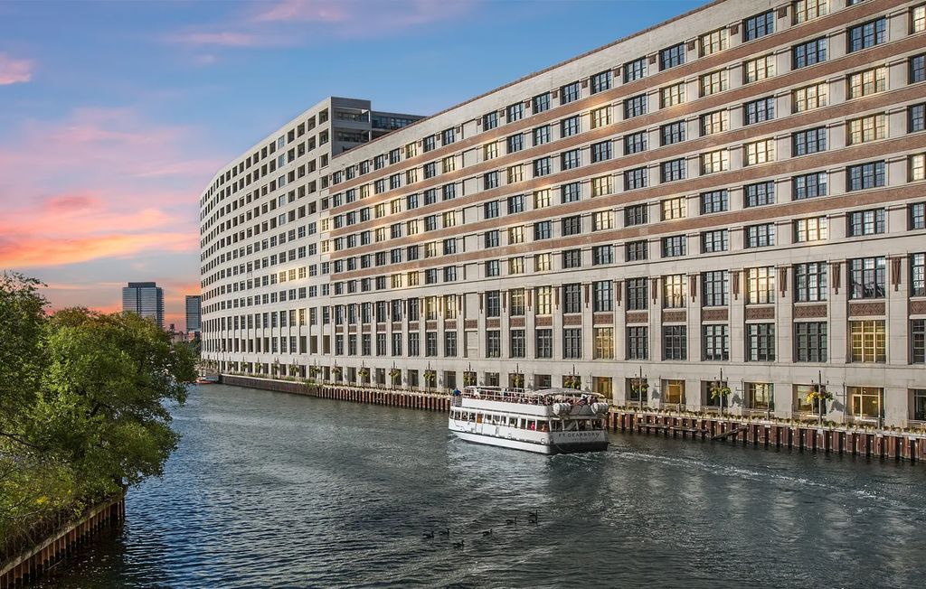 900 N Kingsbury Street 1105, Chicago, 60610