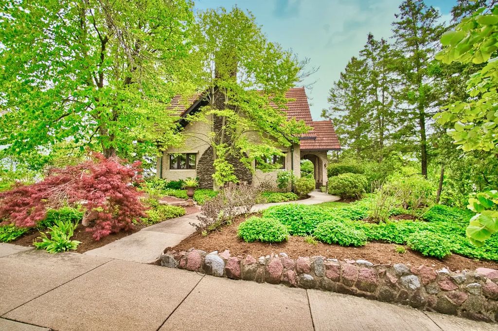 104 N Julian Street, Naperville