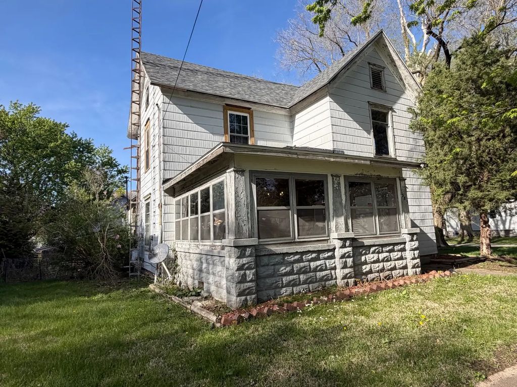 385 E Main Street, Sheldon