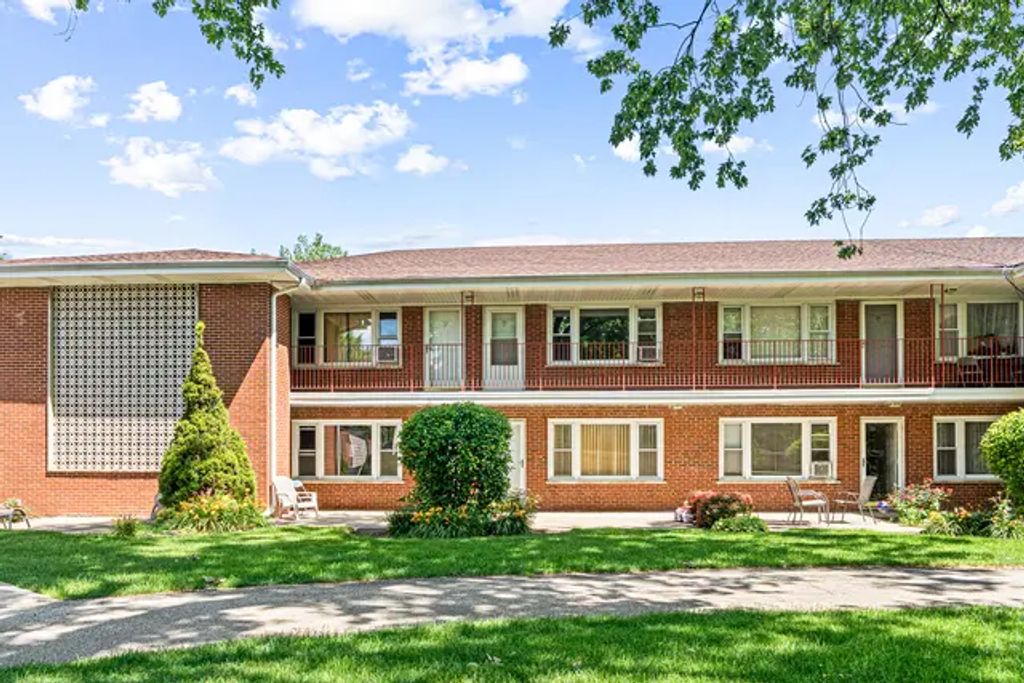 1113 Holiday Lane 9, Des Plaines