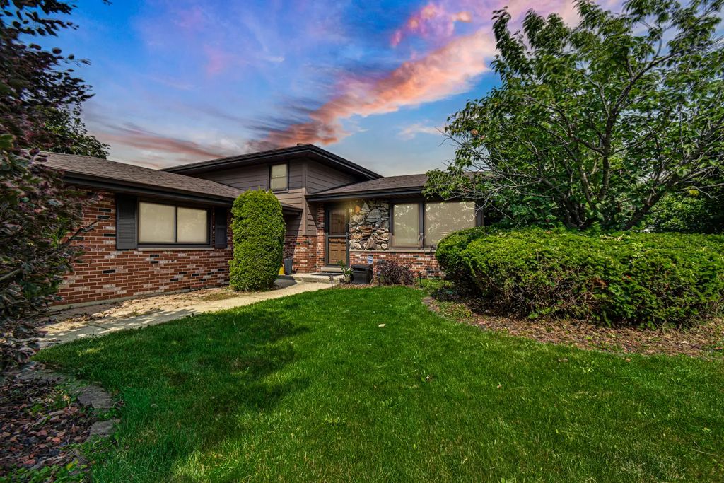 15601 Ridgeland Avenue, Oak Forest