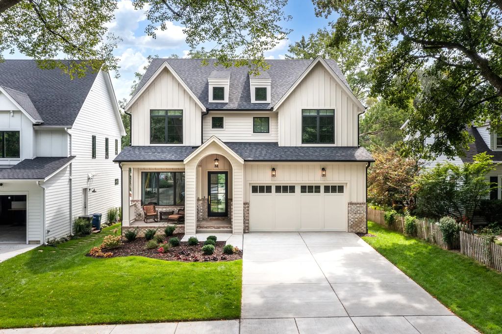 660 N Eagle Street, Naperville