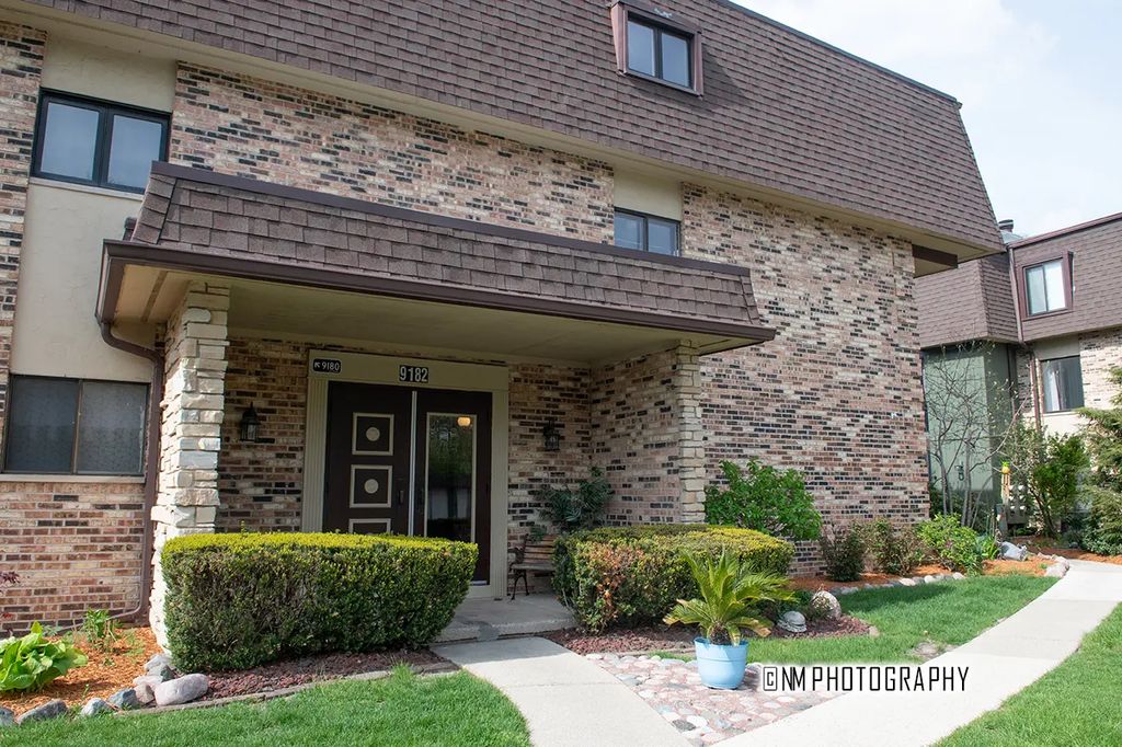 9182 South Road A, Palos Hills