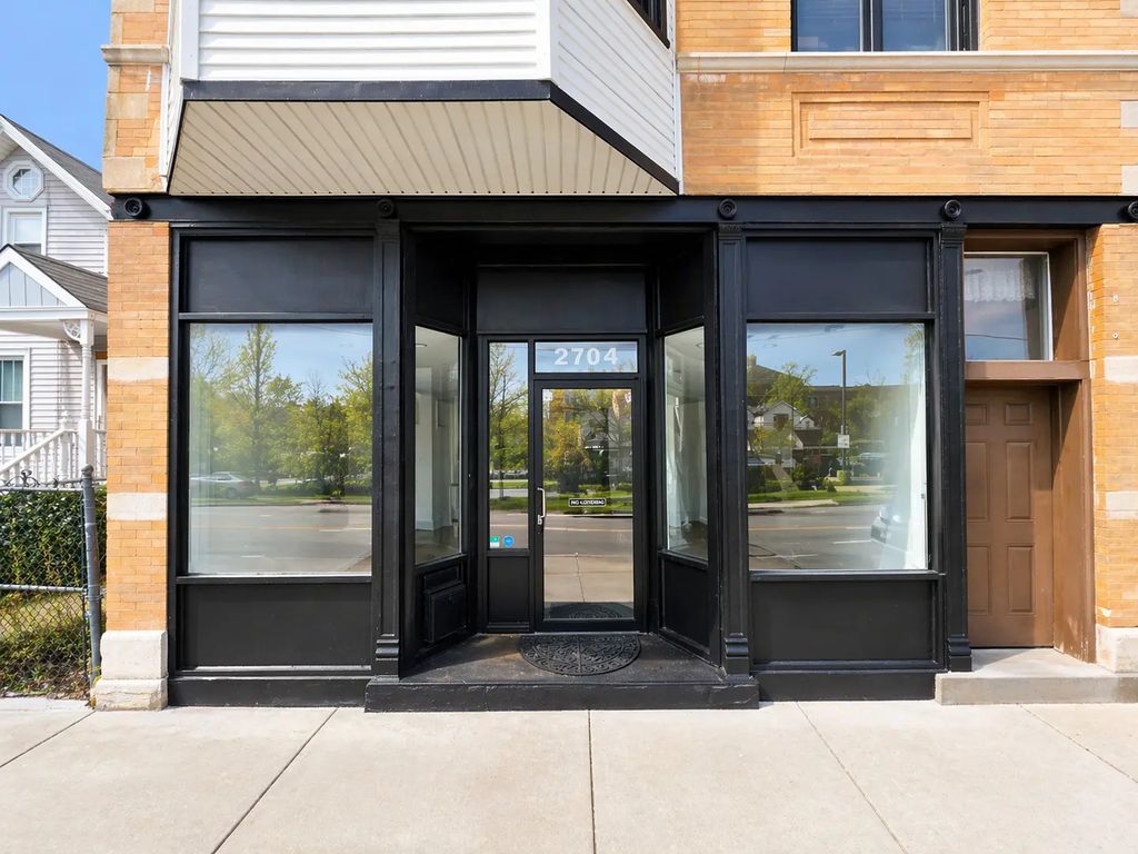 2704 N California Avenue 1f, Chicago