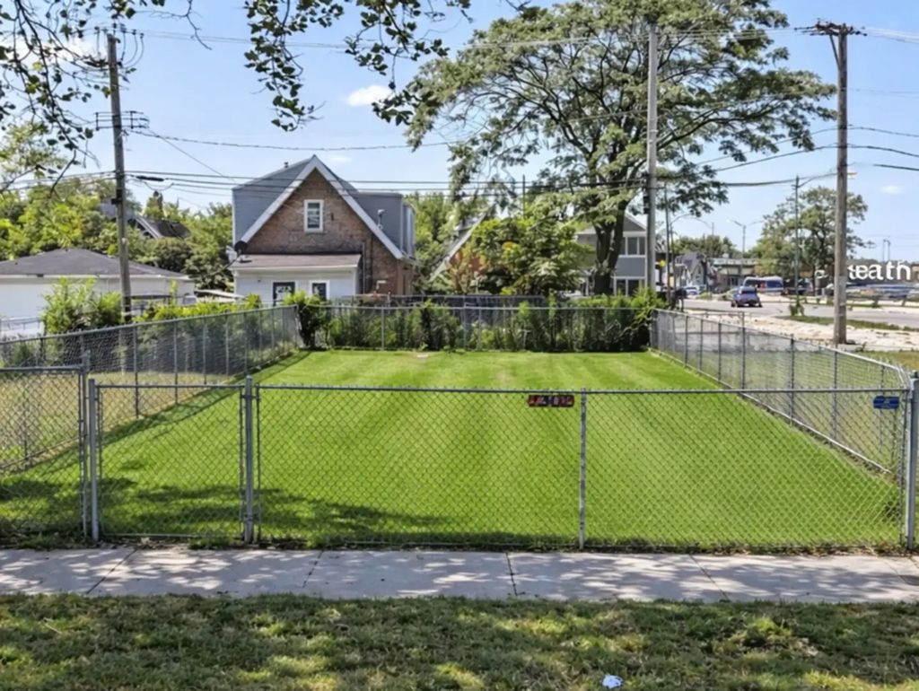 1302 S Oakley Avenue, Chicago, 60608