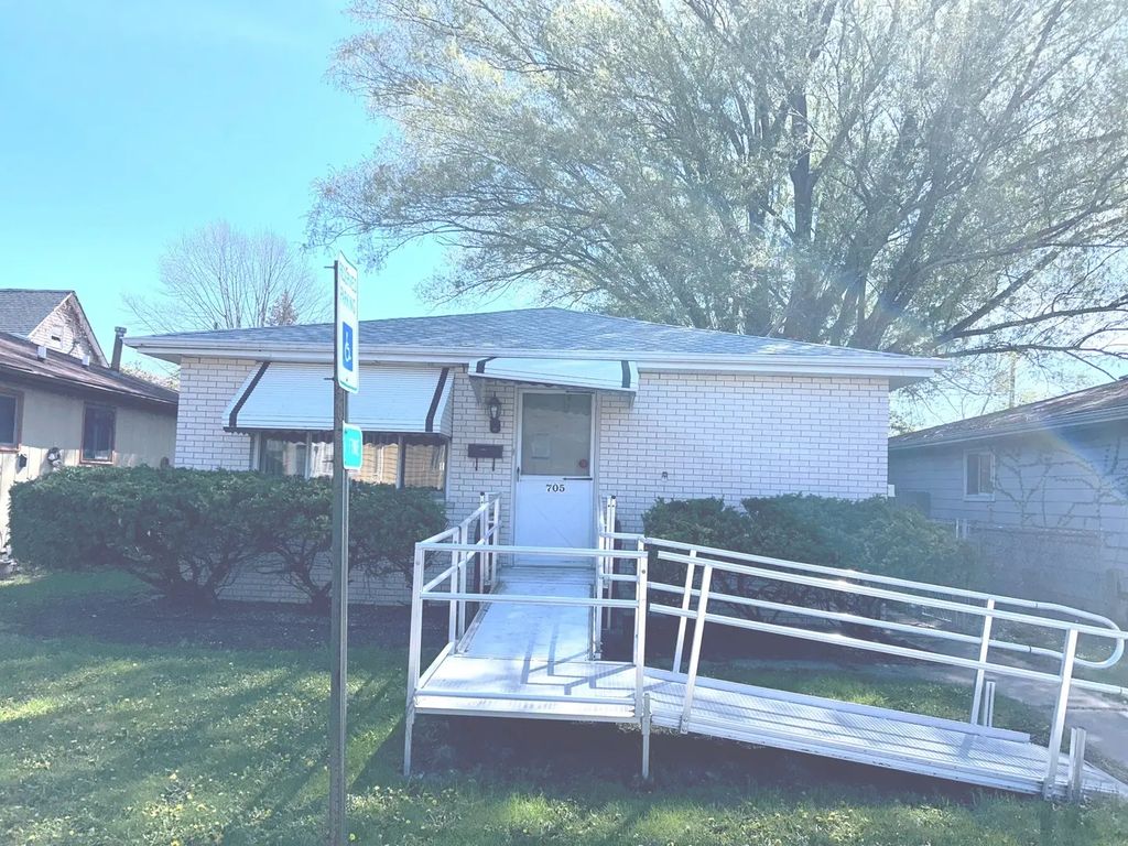 705 May Street, Calumet City