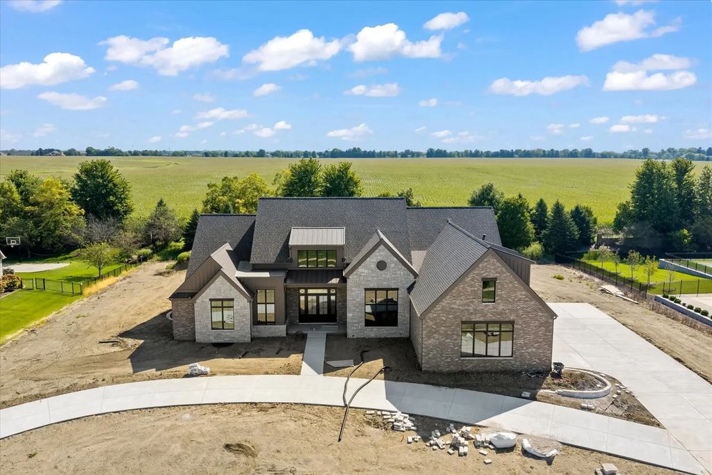 1404 Wyndemere Point Drive, Champaign