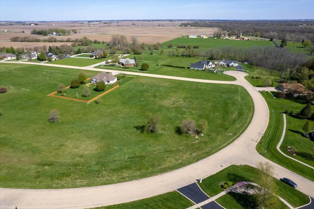 1040 Prairie View Drive, Somonauk