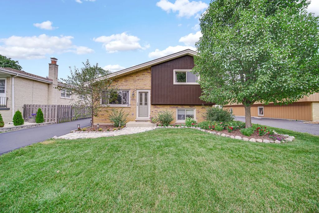 557 W Crockett Avenue, Elmhurst